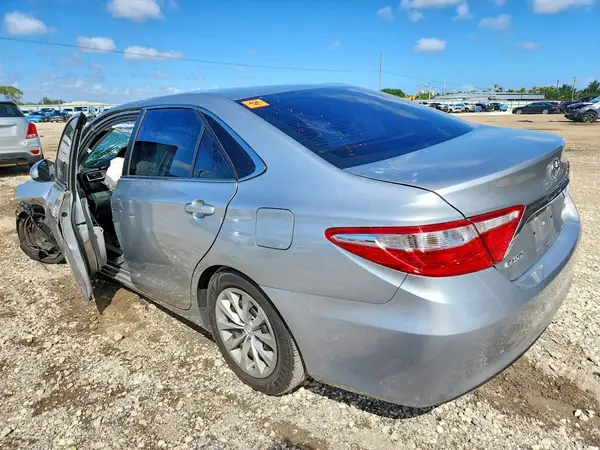 4T1BF1FK2GU604993 2016 TOYOTA CAMRY - Image 2