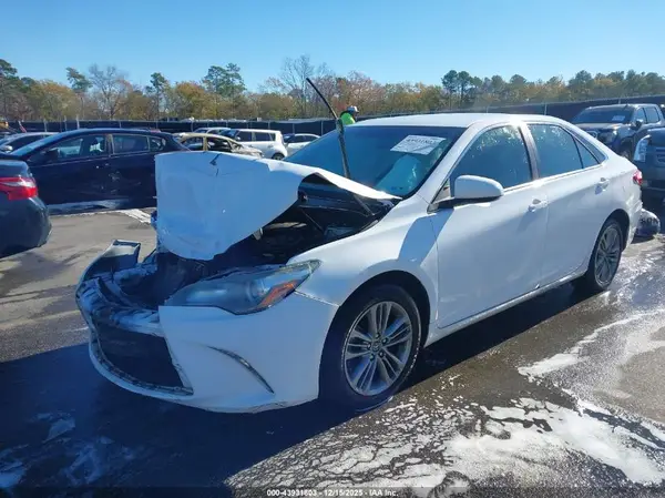 4T1BF1FK2GU605187 2016 TOYOTA CAMRY - Image 2