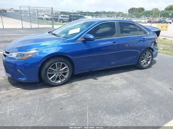 4T1BF1FK2GU606209 2016 TOYOTA CAMRY - Image 2
