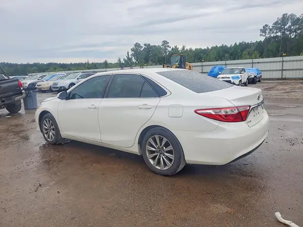4T1BF1FK2GU606517 2016 TOYOTA CAMRY - Image 2