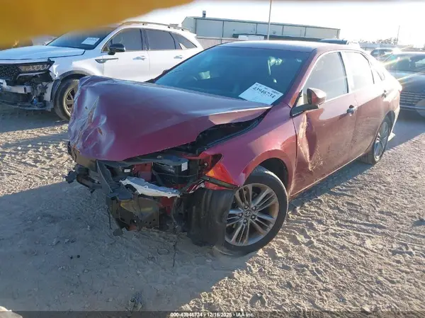 4T1BF1FK2GU607344 2016 TOYOTA CAMRY - Image 2