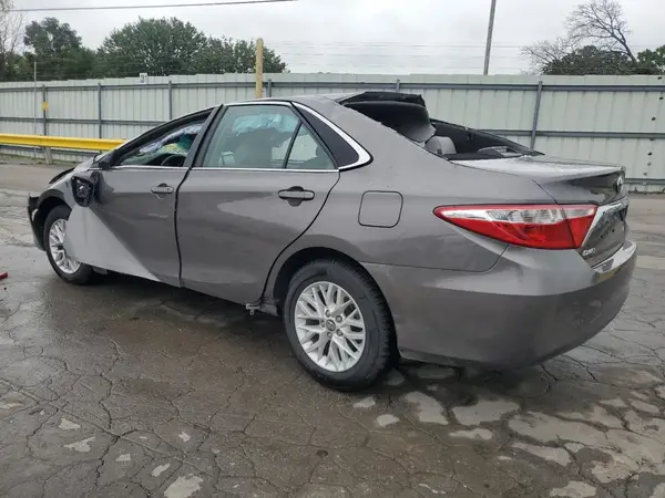 4T1BF1FK2GU608266 2016 TOYOTA CAMRY - Image 2