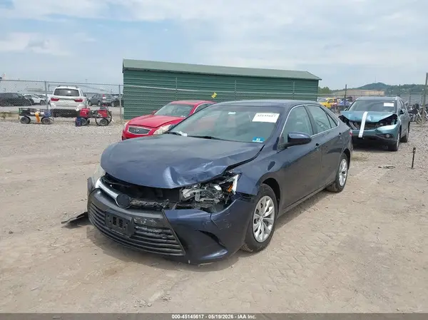 4T1BF1FK2GU609823 2016 TOYOTA CAMRY - Image 2