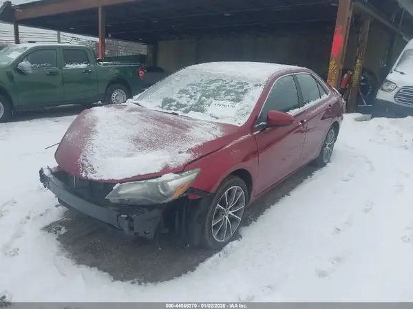 4T1BF1FK2GU613063 2016 TOYOTA CAMRY - Image 2
