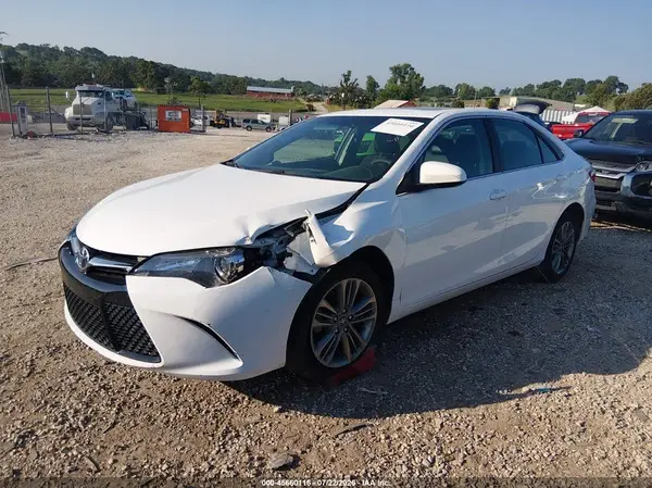 4T1BF1FK2H4400437 2017 TOYOTA CAMRY - Image 2