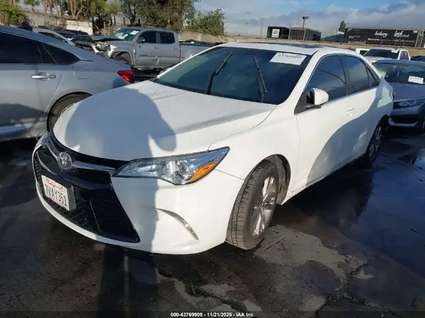 4T1BF1FK2HU267503 2017 TOYOTA CAMRY - Image 2