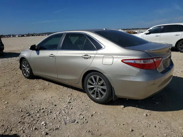 4T1BF1FK2HU267744 2017 TOYOTA CAMRY - Image 2