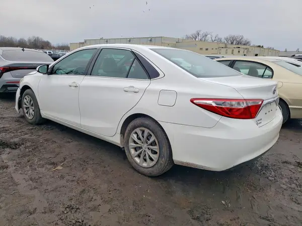 4T1BF1FK2HU269963 2017 TOYOTA CAMRY - Image 2