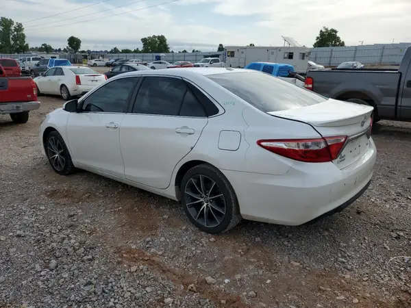 4T1BF1FK2HU271910 2017 TOYOTA CAMRY - Image 2