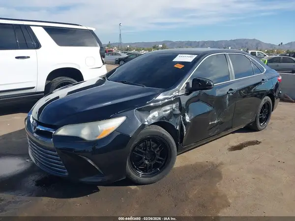 4T1BF1FK2HU275424 2017 TOYOTA CAMRY - Image 2