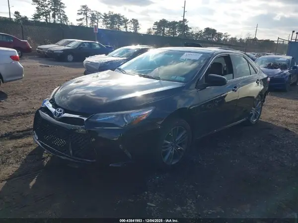 4T1BF1FK2HU275813 2017 TOYOTA CAMRY - Image 2