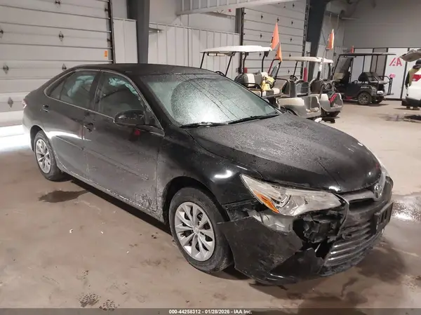 4T1BF1FK2HU279991 2017 TOYOTA CAMRY - Image 1