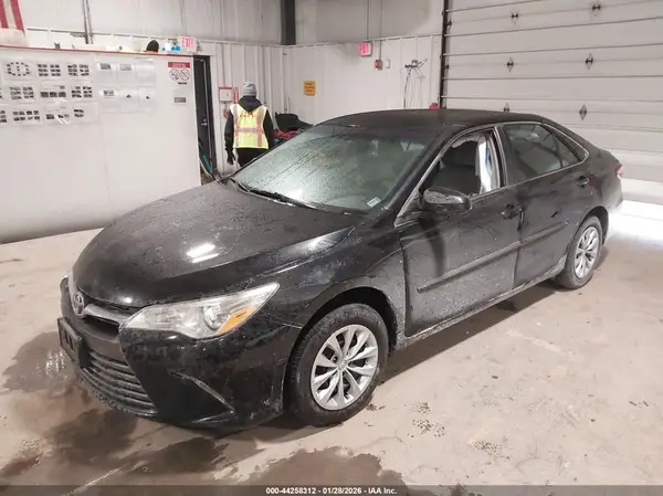 4T1BF1FK2HU279991 2017 TOYOTA CAMRY - Image 2