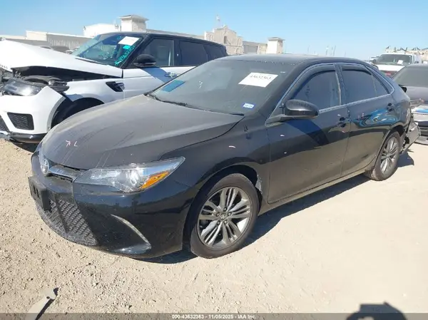 4T1BF1FK2HU280039 2017 TOYOTA CAMRY - Image 2
