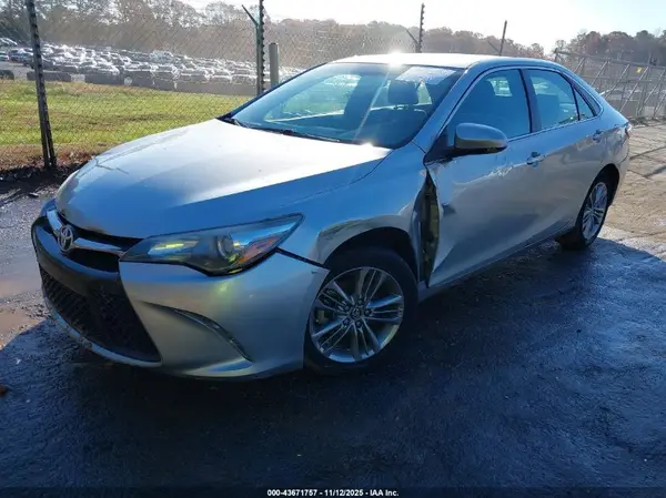 4T1BF1FK2HU283359 2017 TOYOTA CAMRY - Image 2