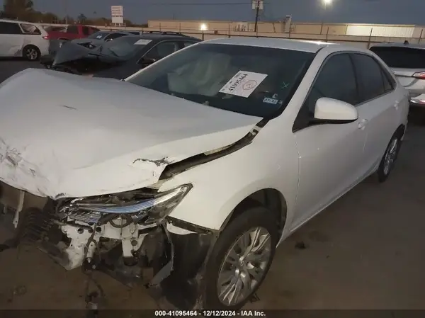 4T1BF1FK2HU284088 2017 TOYOTA CAMRY - Image 2