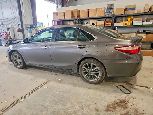 4T1BF1FK2HU284771 2017 TOYOTA CAMRY - Image 2