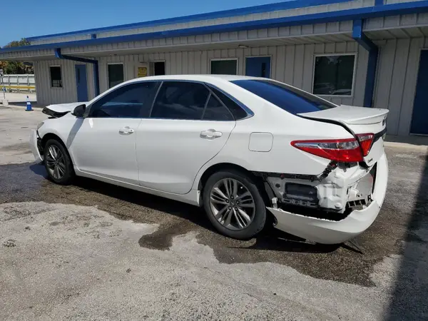 4T1BF1FK2HU288268 2017 TOYOTA CAMRY - Image 2