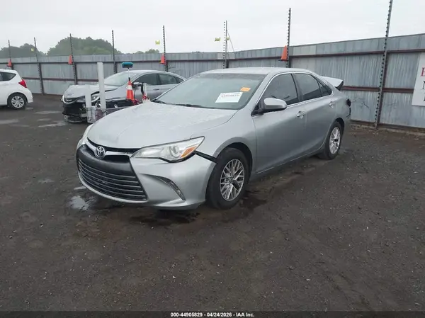 4T1BF1FK2HU289646 2017 TOYOTA CAMRY - Image 2