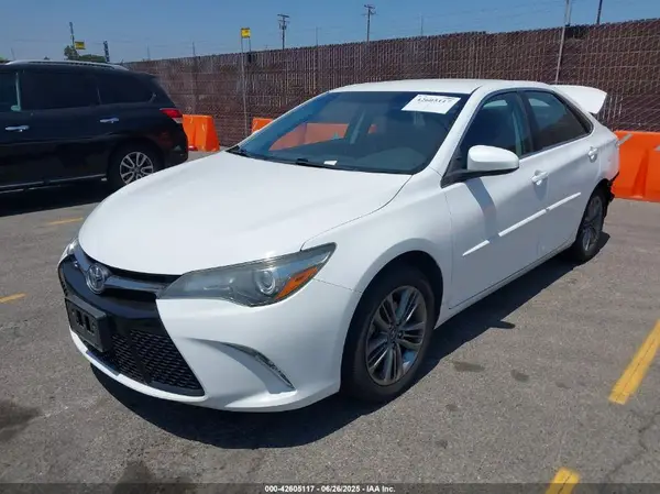 4T1BF1FK2HU290943 2017 TOYOTA CAMRY - Image 2