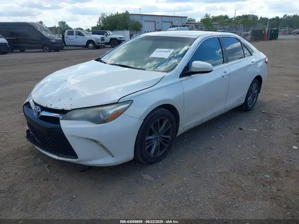 4T1BF1FK2HU295463 2017 TOYOTA CAMRY - Image 2