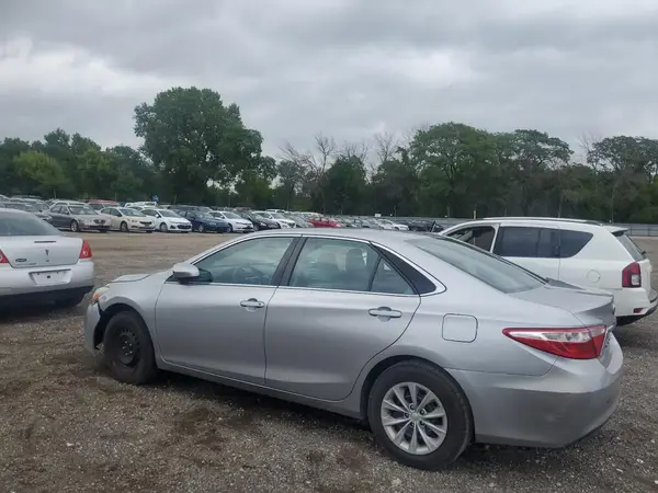 4T1BF1FK2HU296046 2017 TOYOTA CAMRY - Image 2