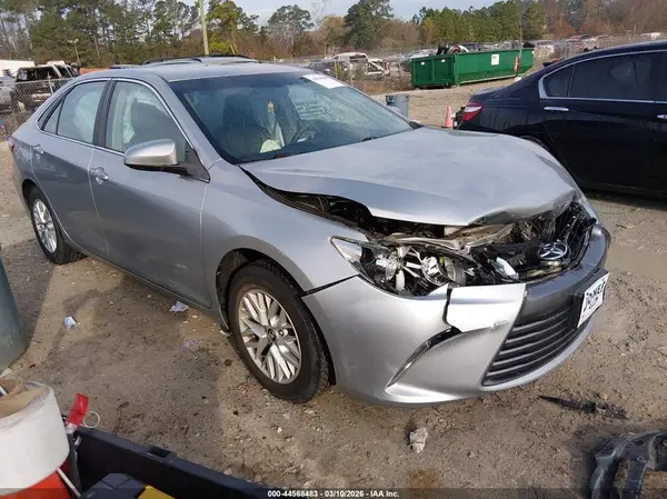 4T1BF1FK2HU303349 2017 TOYOTA CAMRY - Image 1
