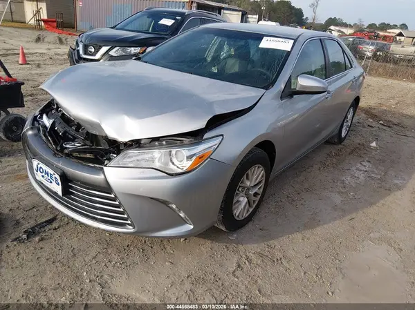 4T1BF1FK2HU303349 2017 TOYOTA CAMRY - Image 2