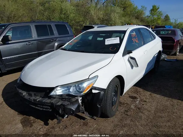 4T1BF1FK2HU307966 2017 TOYOTA CAMRY - Image 2