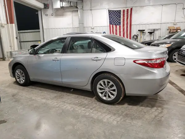 4T1BF1FK2HU308521 2017 TOYOTA CAMRY - Image 2
