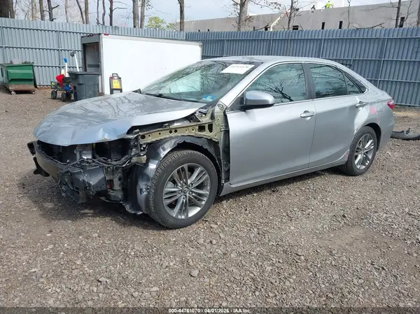 4T1BF1FK2HU308812 2017 TOYOTA CAMRY - Image 2