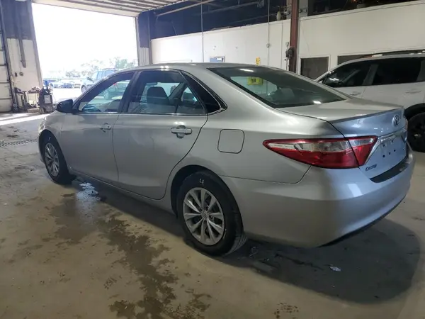 4T1BF1FK2HU309944 2017 TOYOTA CAMRY - Image 2