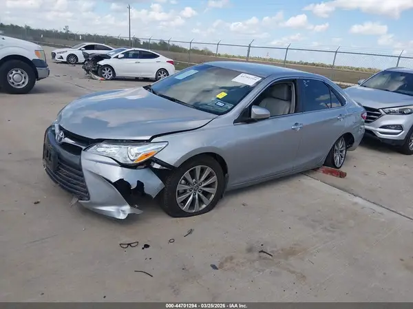 4T1BF1FK2HU313363 2017 TOYOTA CAMRY - Image 2