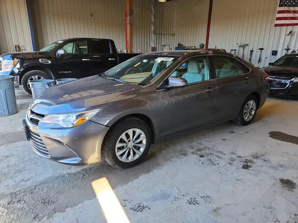 4T1BF1FK2HU315579 2017 TOYOTA CAMRY - Image 1