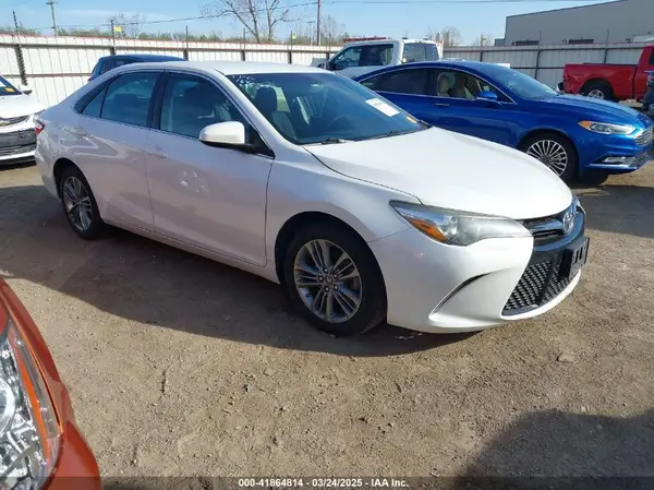 4T1BF1FK2HU315596 2017 TOYOTA CAMRY - Image 1