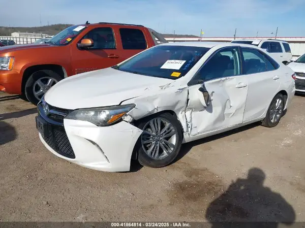 4T1BF1FK2HU315596 2017 TOYOTA CAMRY - Image 2