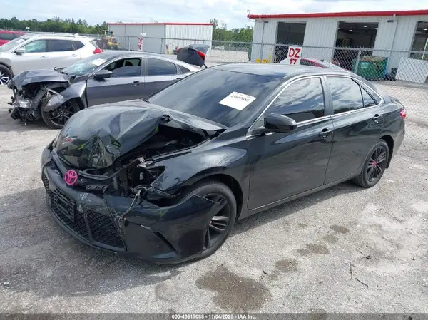 4T1BF1FK2HU315744 2017 TOYOTA CAMRY - Image 2