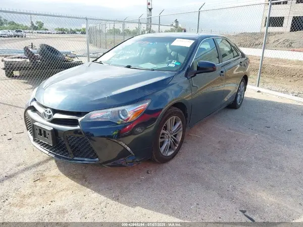 4T1BF1FK2HU317705 2017 TOYOTA CAMRY - Image 2