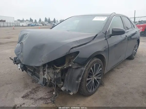 4T1BF1FK2HU318126 2017 TOYOTA CAMRY - Image 2
