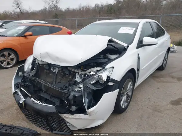 4T1BF1FK2HU318949 2017 TOYOTA CAMRY - Image 2