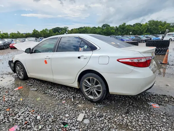 4T1BF1FK2HU320345 2017 TOYOTA CAMRY - Image 2