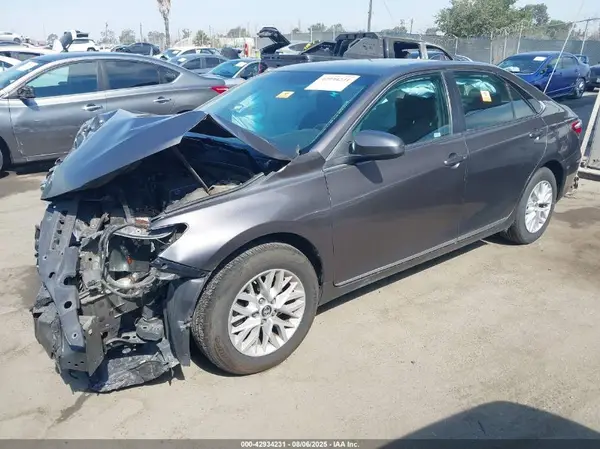 4T1BF1FK2HU320460 2017 TOYOTA CAMRY - Image 2