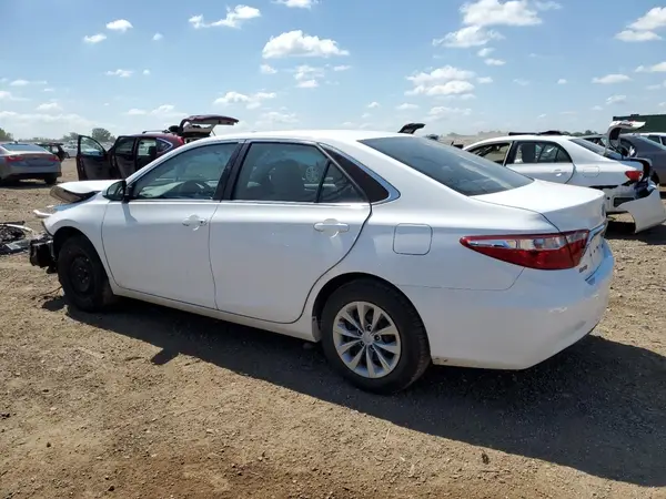 4T1BF1FK2HU321561 2017 TOYOTA CAMRY - Image 2
