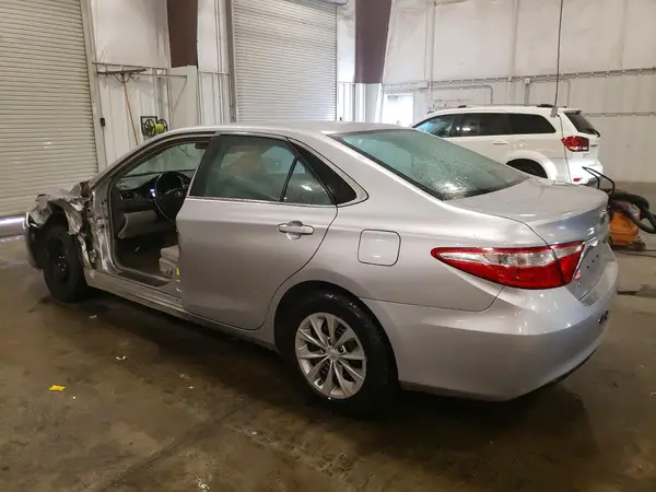 4T1BF1FK2HU321950 2017 TOYOTA CAMRY - Image 2