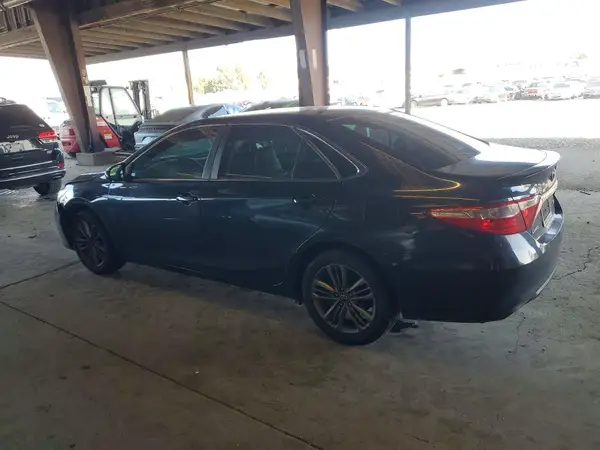4T1BF1FK2HU322161 2017 TOYOTA CAMRY - Image 2
