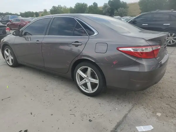 4T1BF1FK2HU322421 2017 TOYOTA CAMRY - Image 2