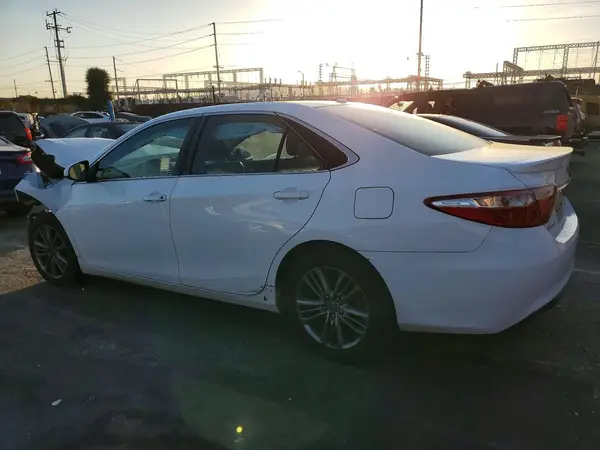 4T1BF1FK2HU324332 2017 TOYOTA CAMRY - Image 2
