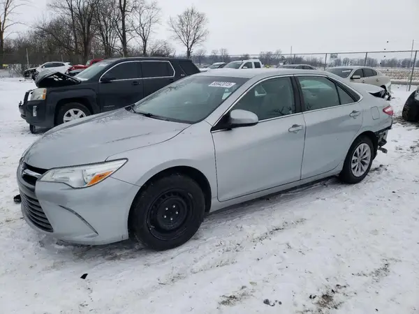 4T1BF1FK2HU325609 2017 TOYOTA CAMRY - Image 1