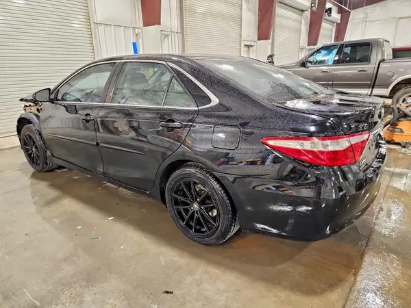 4T1BF1FK2HU326095 2017 TOYOTA CAMRY - Image 2