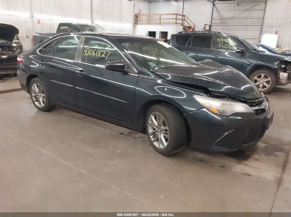 4T1BF1FK2HU327005 2017 TOYOTA CAMRY - Image 1